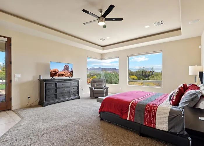 East Desert And Mountain Views 5br Pool