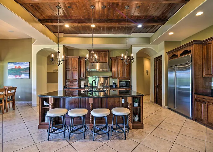 East Desert And Mountain Views 5br Pool Holiday home