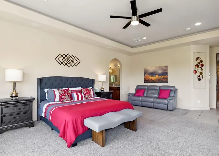 East Desert And Mountain Views 5br Pool Holiday home