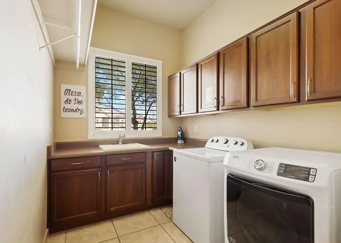 East Desert And Mountain Views 5br Pool