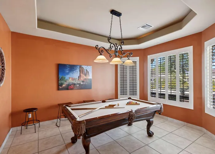 East Desert And Mountain Views 5br Pool Holiday home