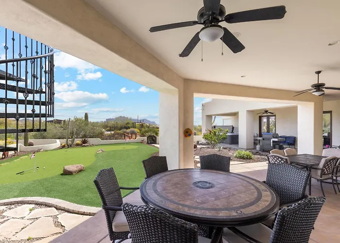 East Desert And Mountain Views 5br Pool Holiday home *