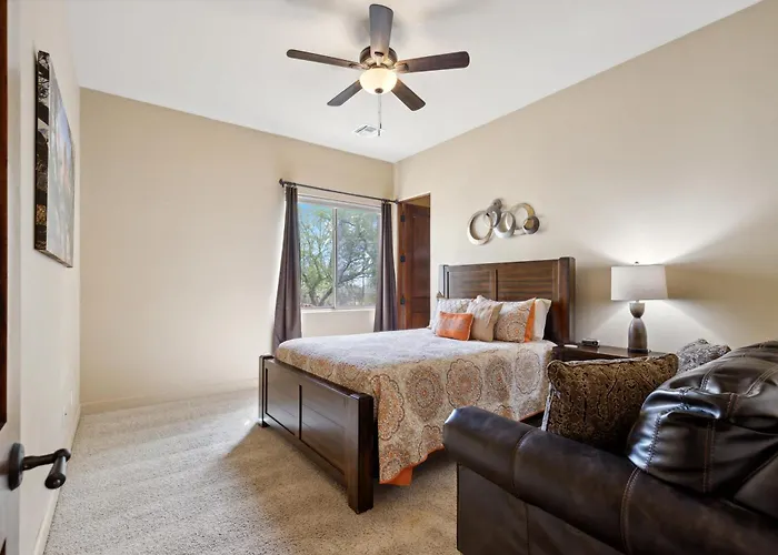 East Desert And Mountain Views 5br Pool Holiday home