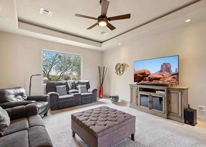 East Desert And Mountain Views 5br Pool Holiday home