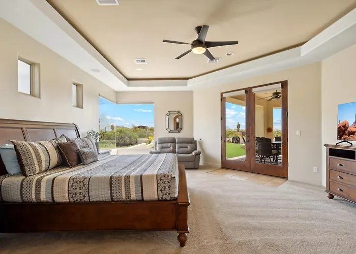 East Desert And Mountain Views 5br Pool Holiday home *