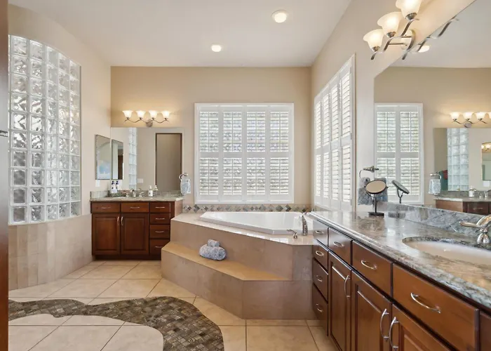 East Desert And Mountain Views 5br Pool Holiday home *
